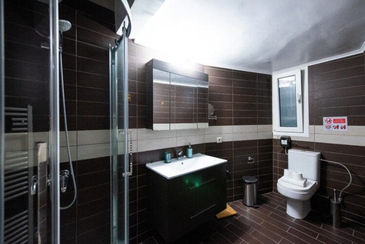 Bathroom with Shower and WC