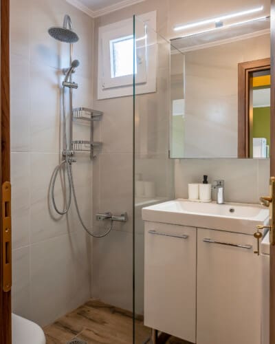 Bathroom with Shower and WC