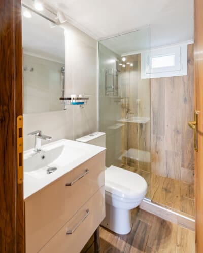 Bathroom with Shower and WC