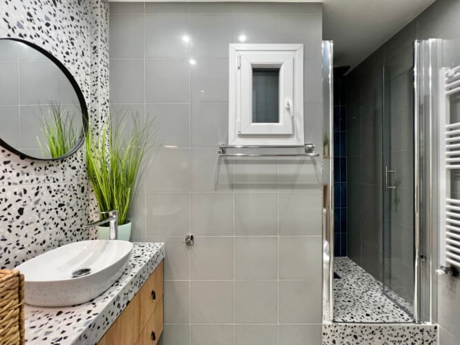 Bathroom with Shower and WC