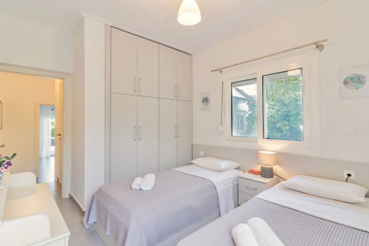 Bedroom with two single beds