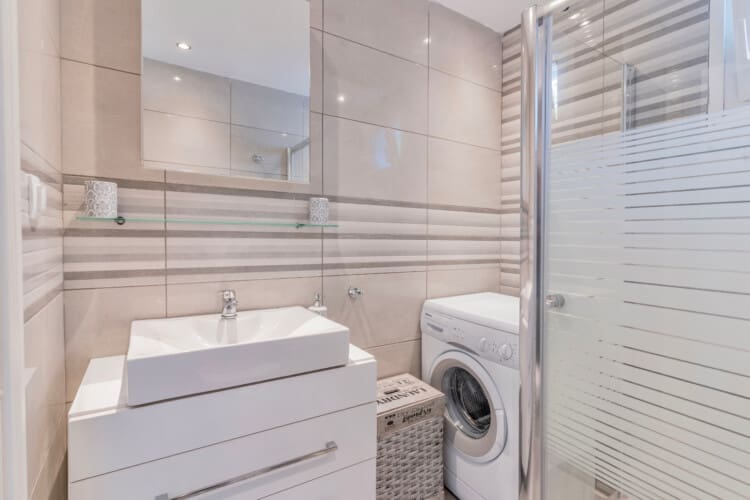 Bathroom with Shower and WC