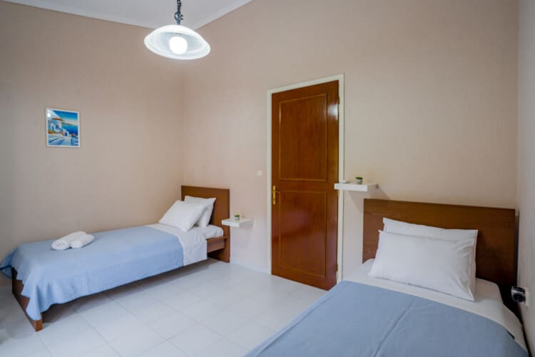 Bedroom with single beds