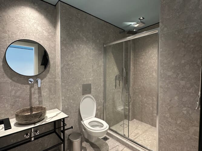 Bathroom with Shower and WC