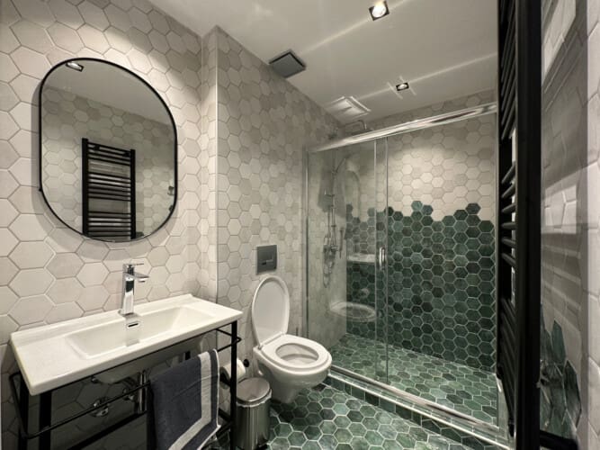 Bathroom with Shower and WC