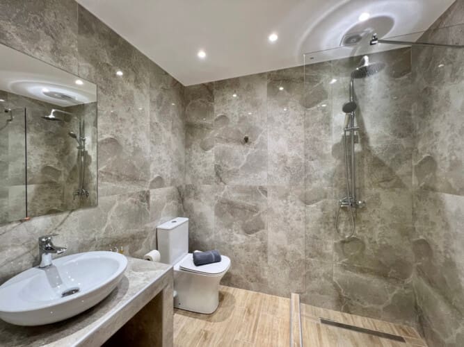 Bathroom with Shower and WC