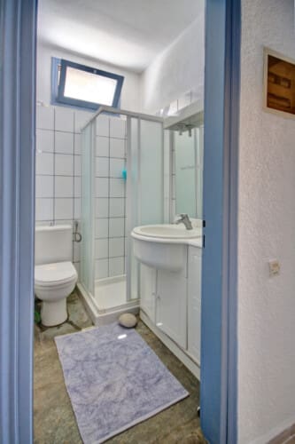 Bathroom with Shower and WC