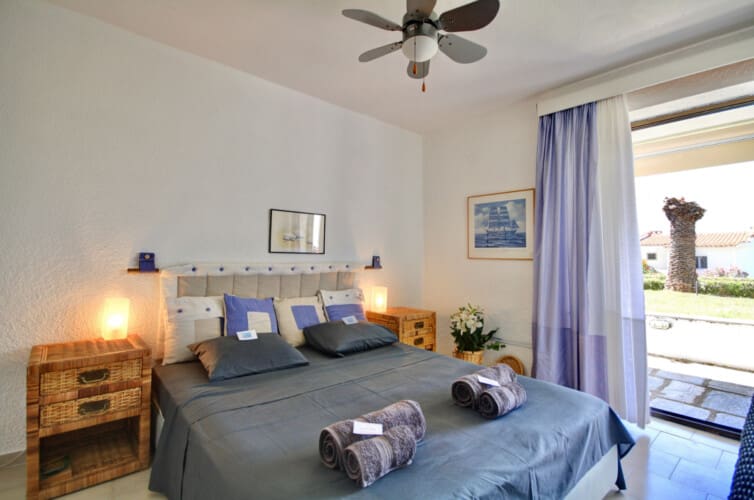 Bedroom next to the garden