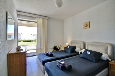 Bedroom with two single beds