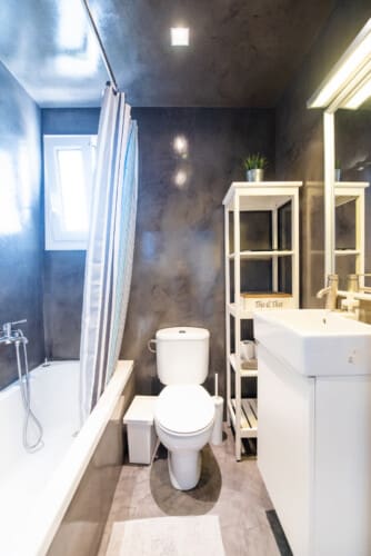 Bathroom with Shower and WC