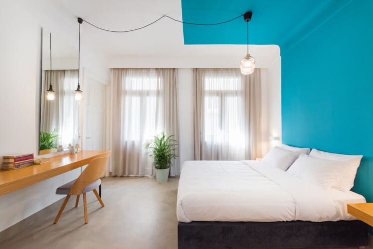 Double bed and working space