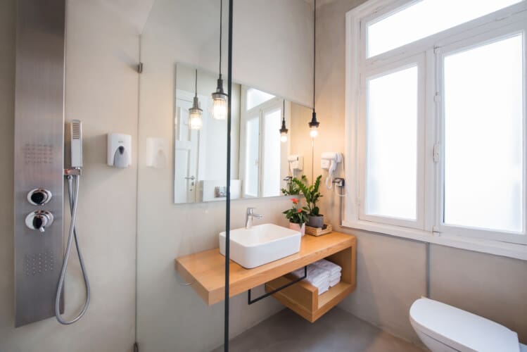 Bathroom with Shower and WC