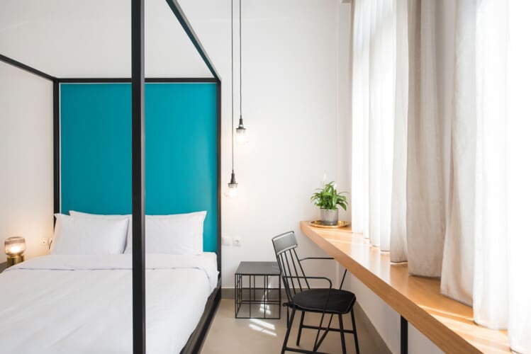 Double bed and working space