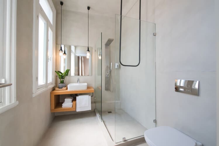 Bathroom with Shower and WC