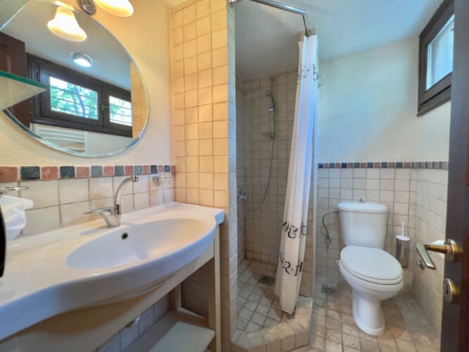 Bathroom with Shower and WC