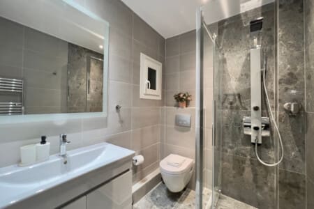Bathroom with Shower and WC
