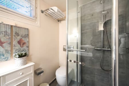 Bathroom with Shower and WC