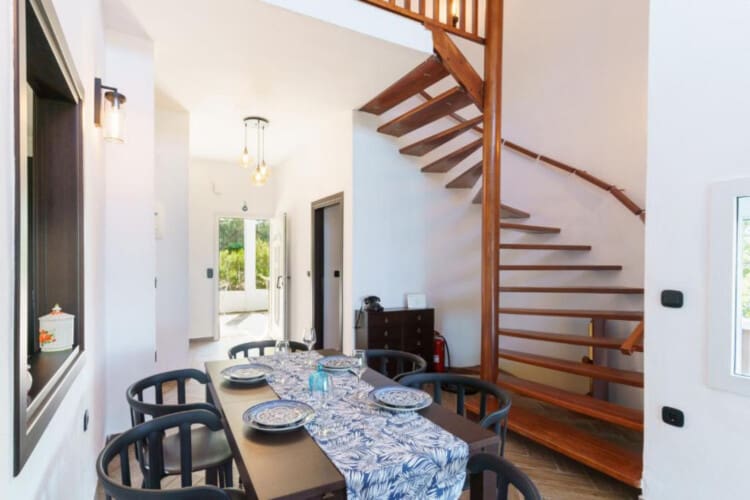 Dinning area and hallway to main entrance