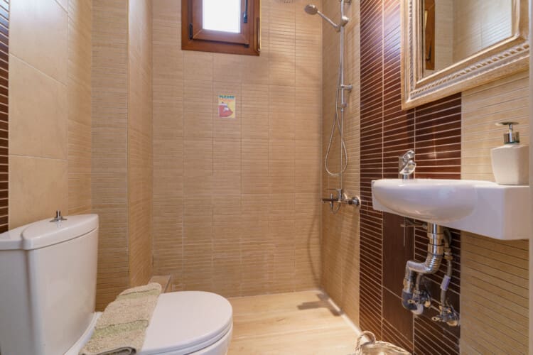 Bathroom with Shower and WC