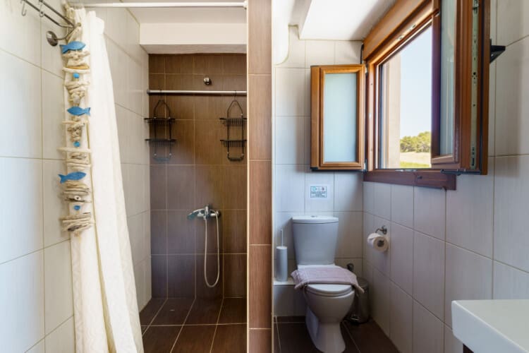 Bathroom with Shower and WC