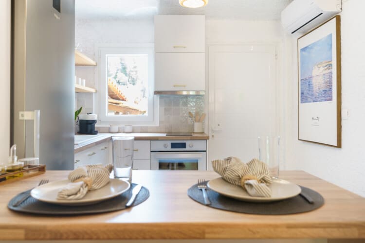 Kitchen with dining area for 2 people