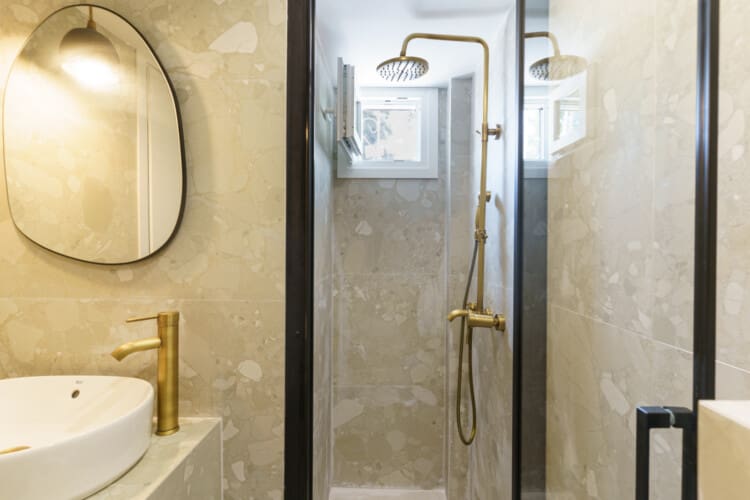 Bathroom with rainfall shower head