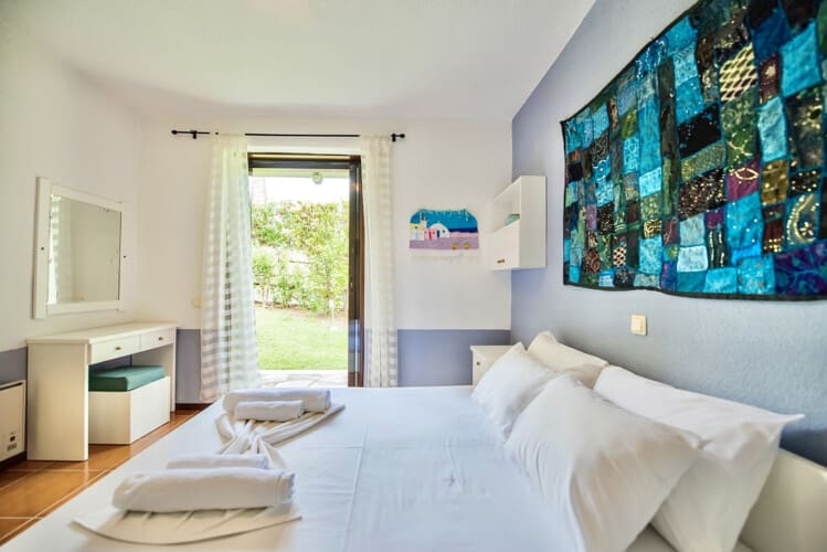 Bedroom with queen size bed