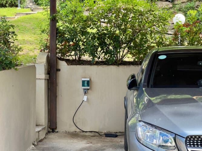 Electric vehicle charger