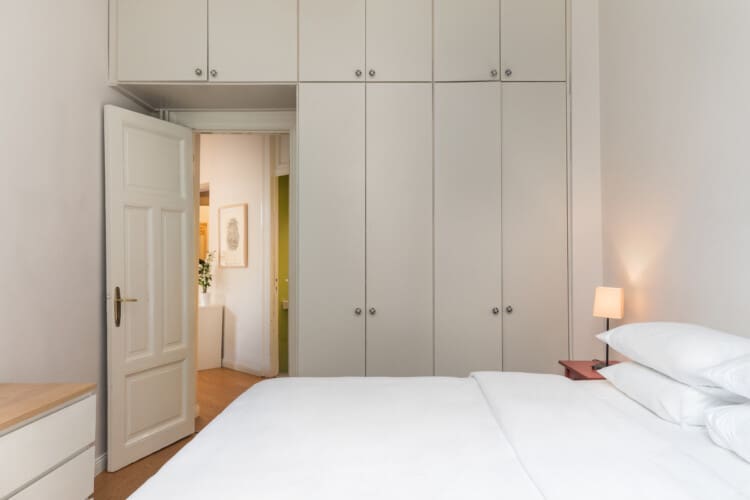 Master bedroom wih queen size bed