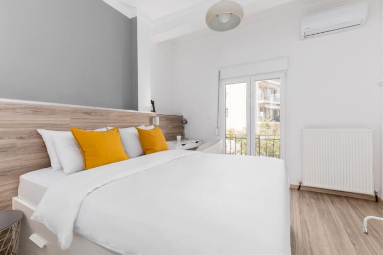 Bedroom with queen size bed