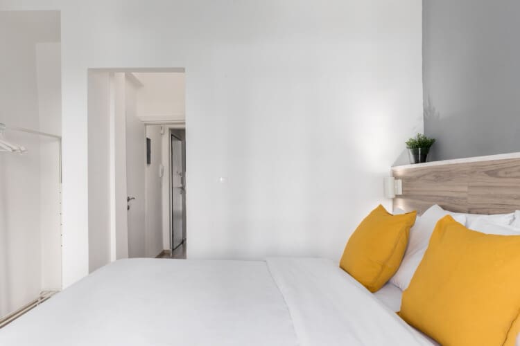 Bedroom with queen size bed