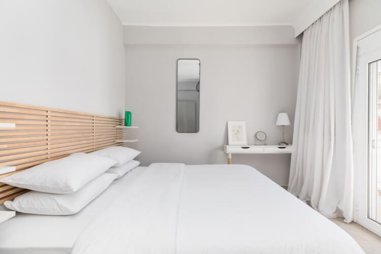 Bedroom with queen size bed