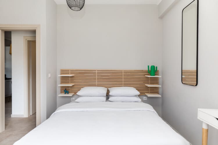 Bedroom with queen size bed