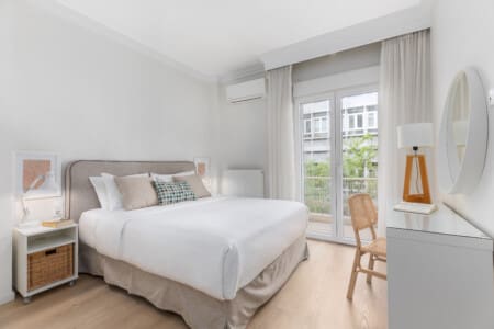 Bedroom with queen size bed