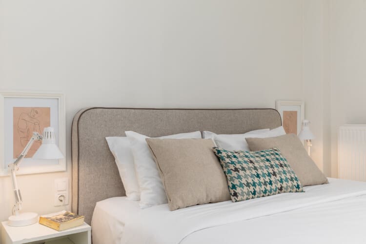 Bedroom with queen size bed