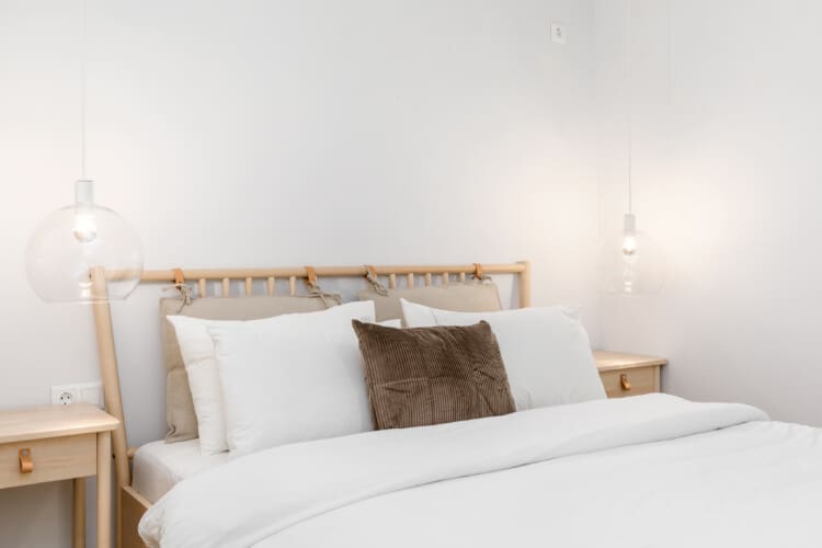 Bedroom with queen size bed