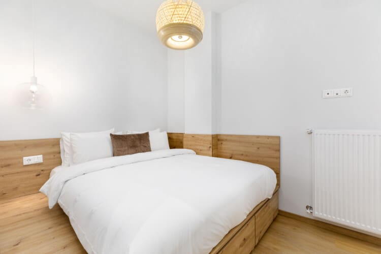 Bedroom with queen size bed