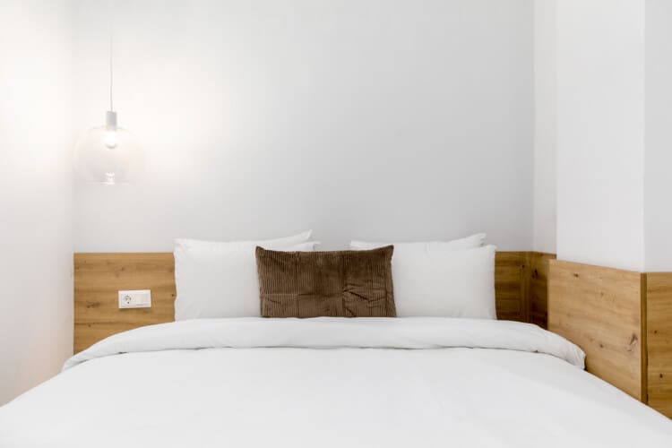 Bedroom with queen size bed
