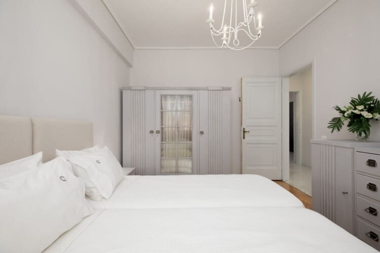 Second room with twin beds