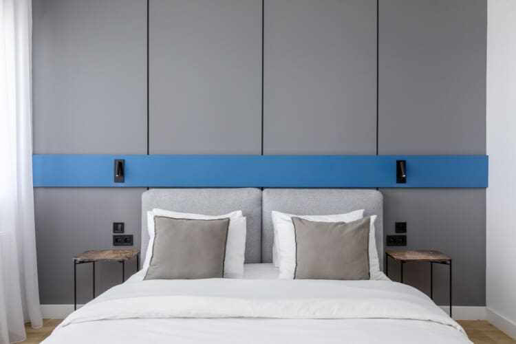 Bedroom with queen size bed