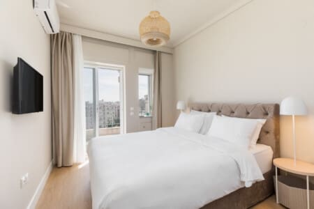 Bedroom with queen size bed