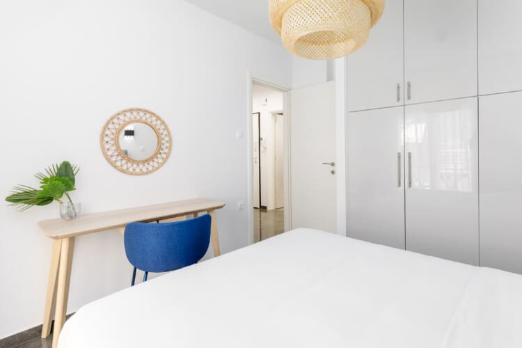 Bedroom with queen size bed