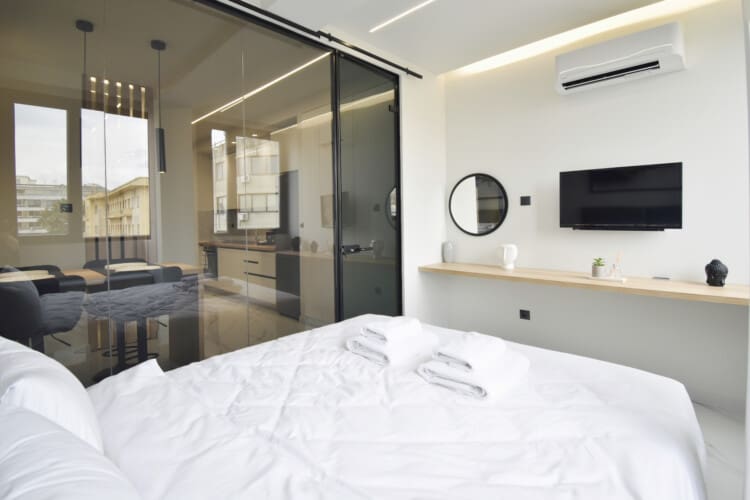 Bedroom with queen size bed